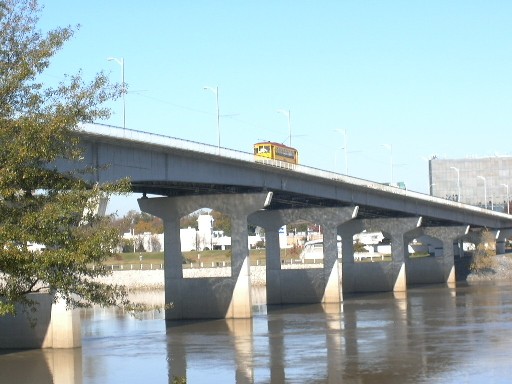 lr-lrt-stc-main-st-bridge-238-20041204x_lh